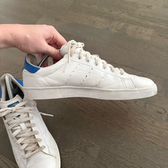 White Adidas Stan Smith Sneakers w/ Blue Heel Tabs Size Mens 9 - Picture 4 of 7